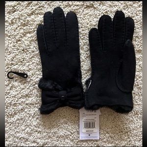 NWT UGG black Gloves Small